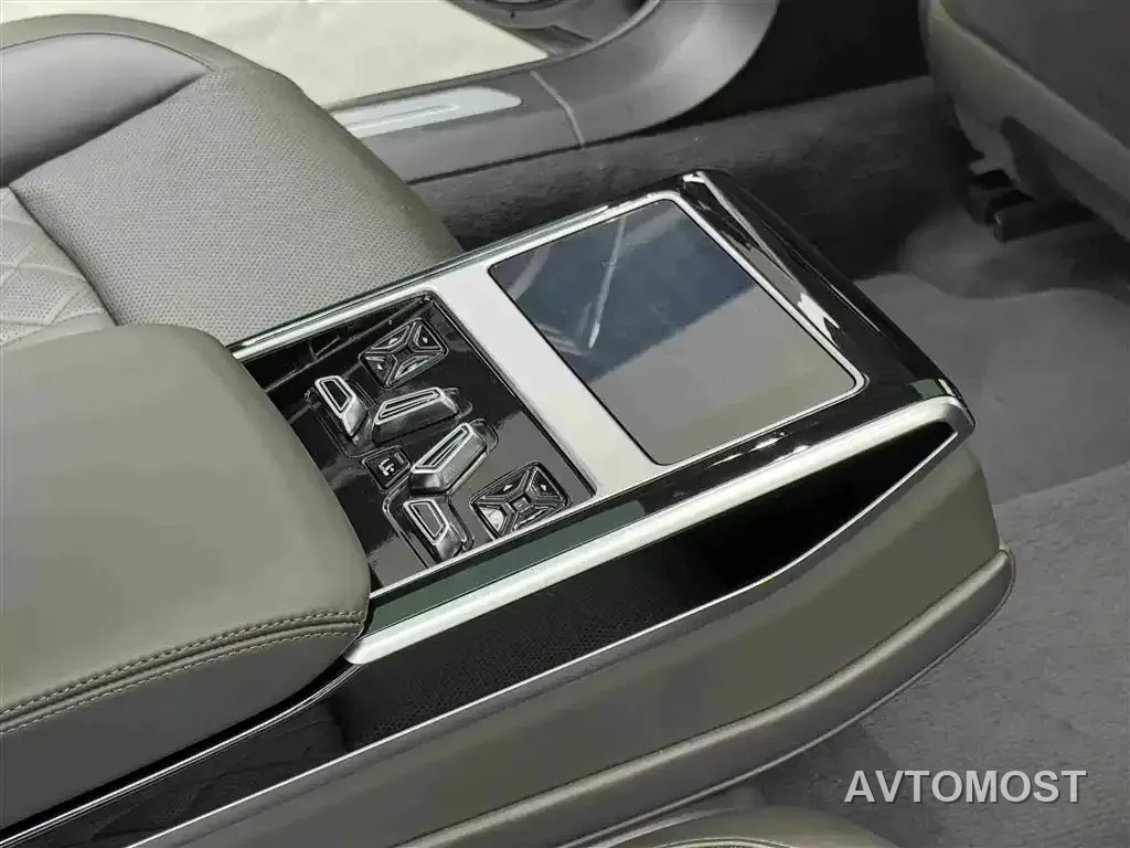 Audi A8 New Energy 2022 A8L 60 TFSIe quattro Collector's Edition — фото 7