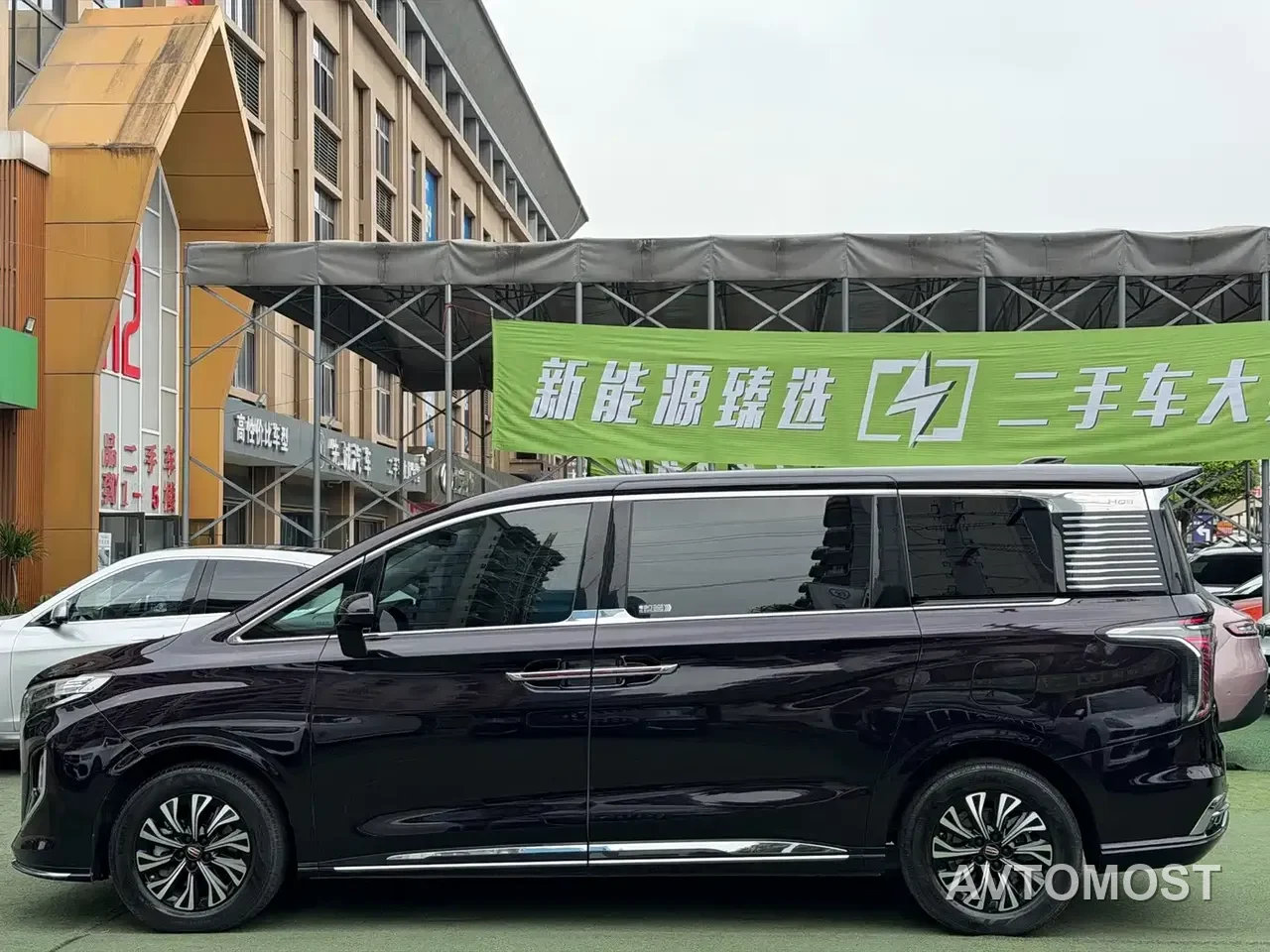 Hongqi HQ9 PHEV 2024 Model 2.0T AWD Business Edition — фото 3