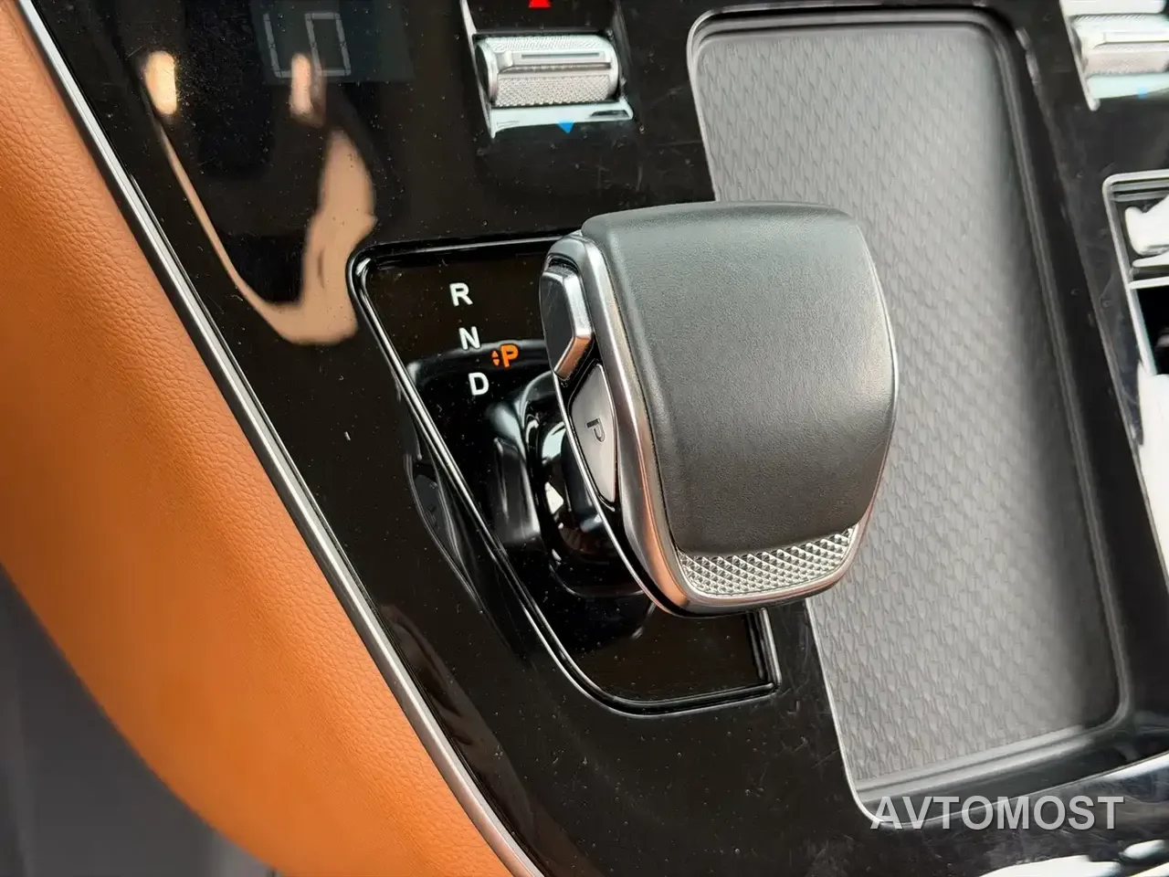 Hongqi HQ9 PHEV 2024 Model 2.0T AWD Business Edition — фото 11