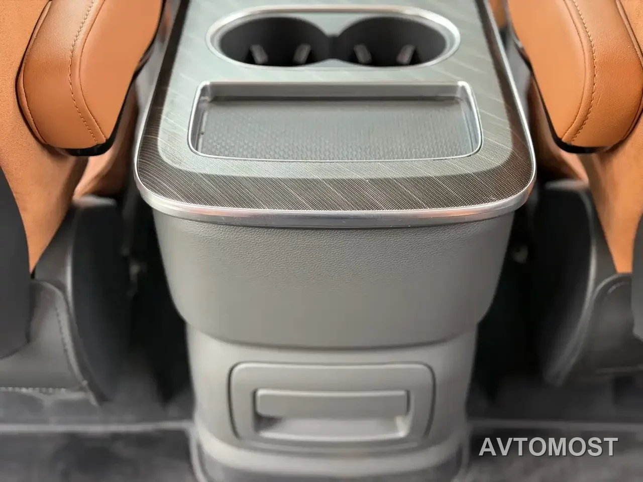 Hongqi HQ9 PHEV 2024 Model 2.0T AWD Business Edition — фото 15