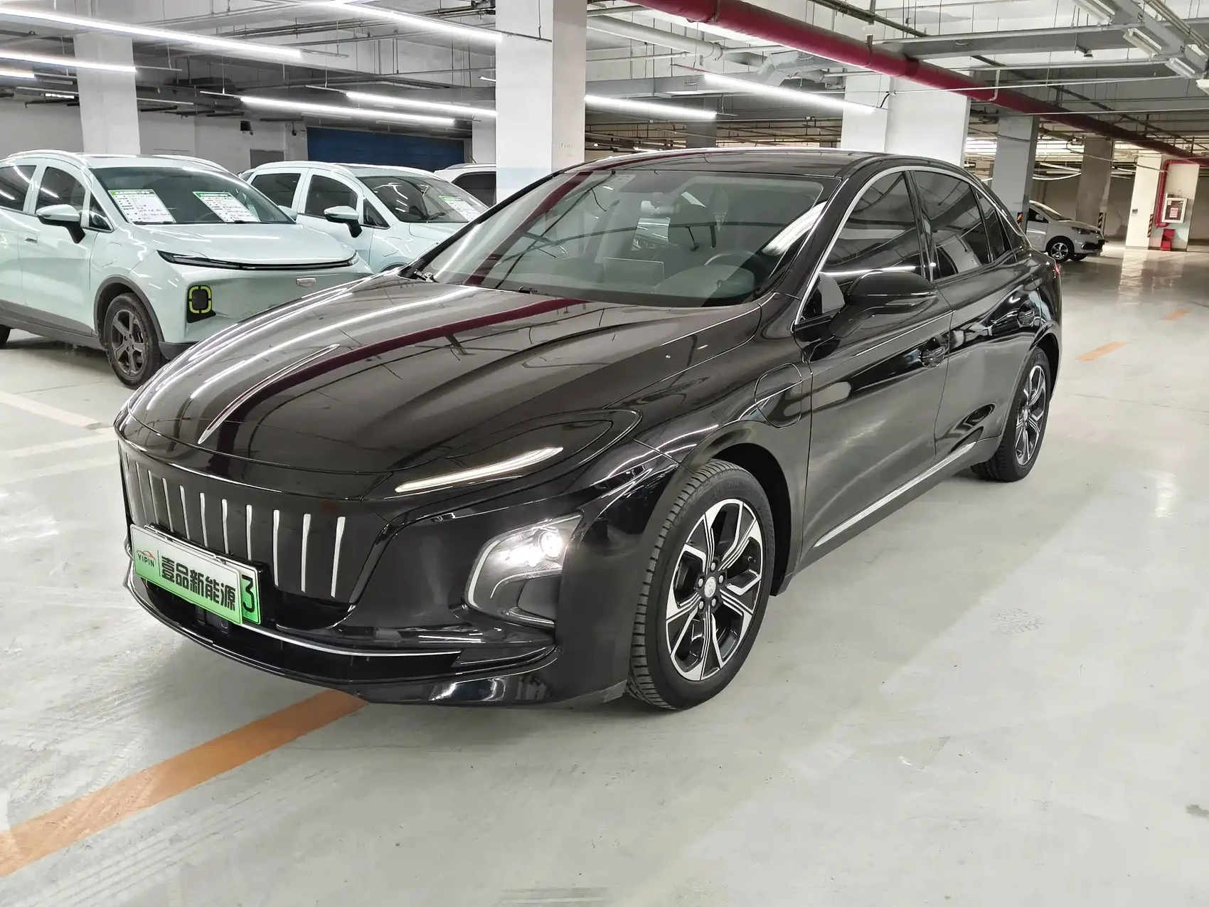 Hongqi E-QM5 2021 Charging Flag Premium Edition