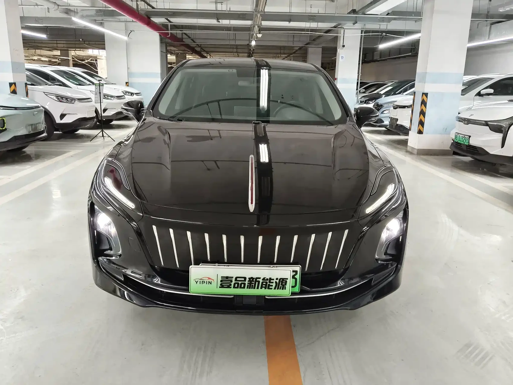 Hongqi E-QM5 2021 Charging Flag Premium Edition — фото 2