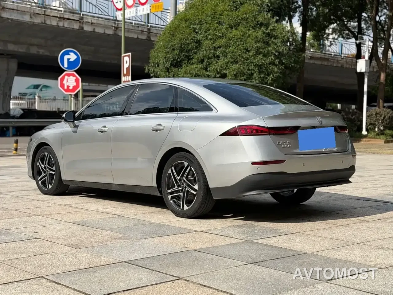Roewe D7 2023 DMH 125km Excellence Edition — фото 8