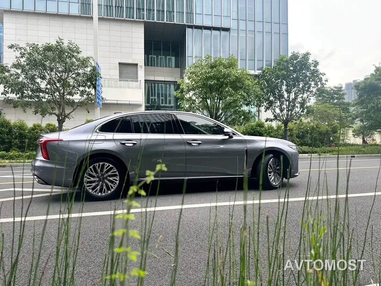 Hongqi H5 2023 1.5T HEV Smart Connect Flag Comfort — фото 1