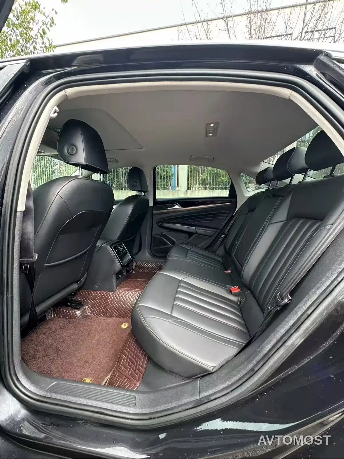 Volkswagen Magotan 2023 2 Million Units Commemorative Edition 280TSI DSG Comfort — фото 4