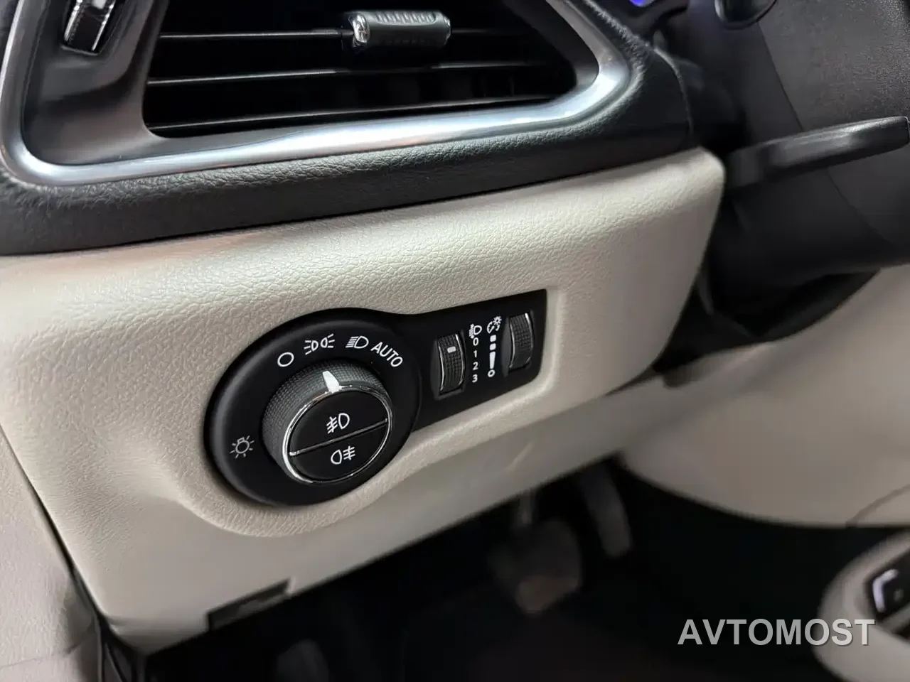 Chrysler Grand Caravan PHEV (Import) 2019 3.6L Plug-in Hybrid — фото 4