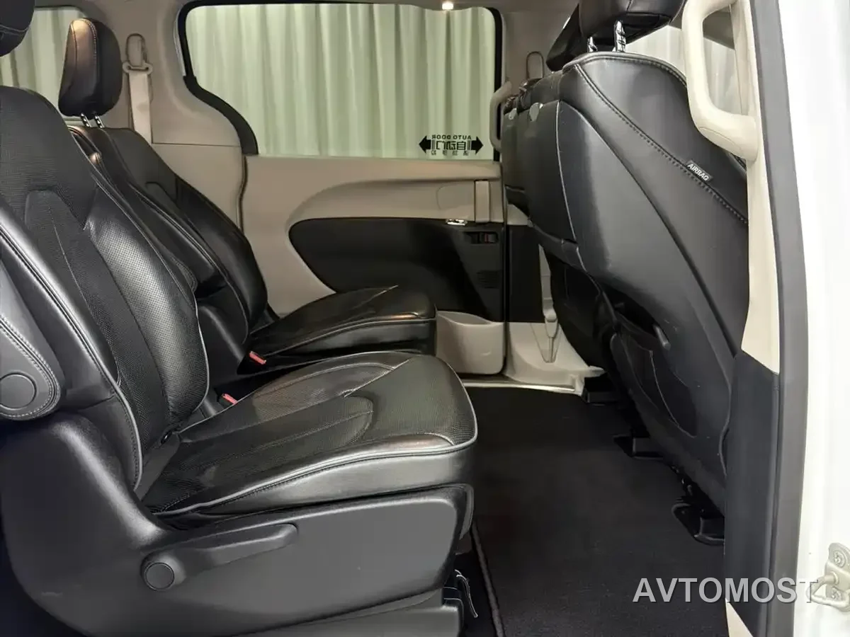 Chrysler Grand Caravan PHEV (Import) 2019 3.6L Plug-in Hybrid — фото 10