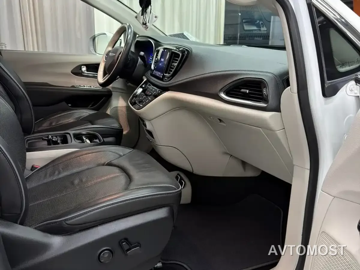 Chrysler Grand Caravan PHEV (Import) 2019 3.6L Plug-in Hybrid — фото 12