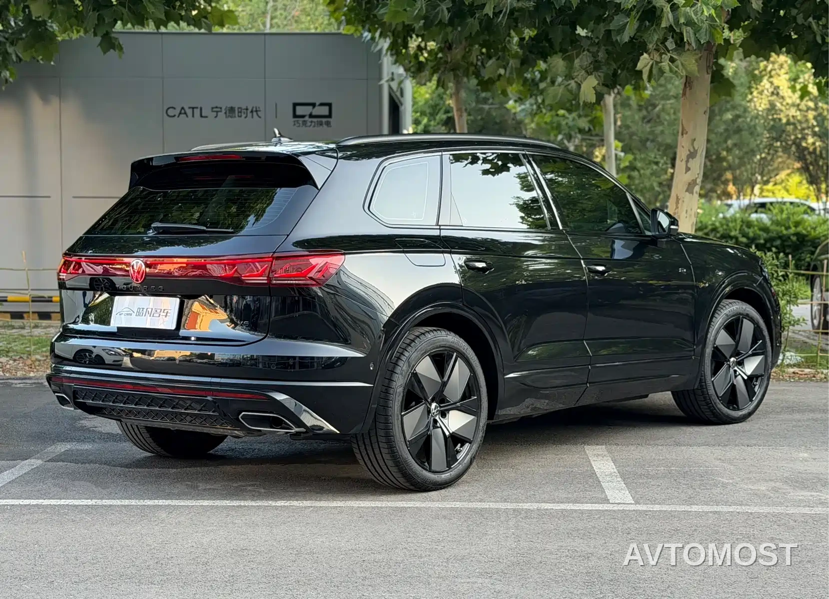 Volkswagen Touareg 2026 3.0TSI R-Line Black Sport Package — фото 3