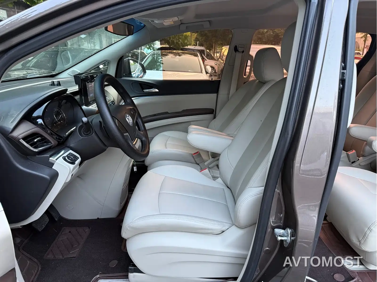 Buick GL8 2021 Land Business Class 652T Luxury — фото 9