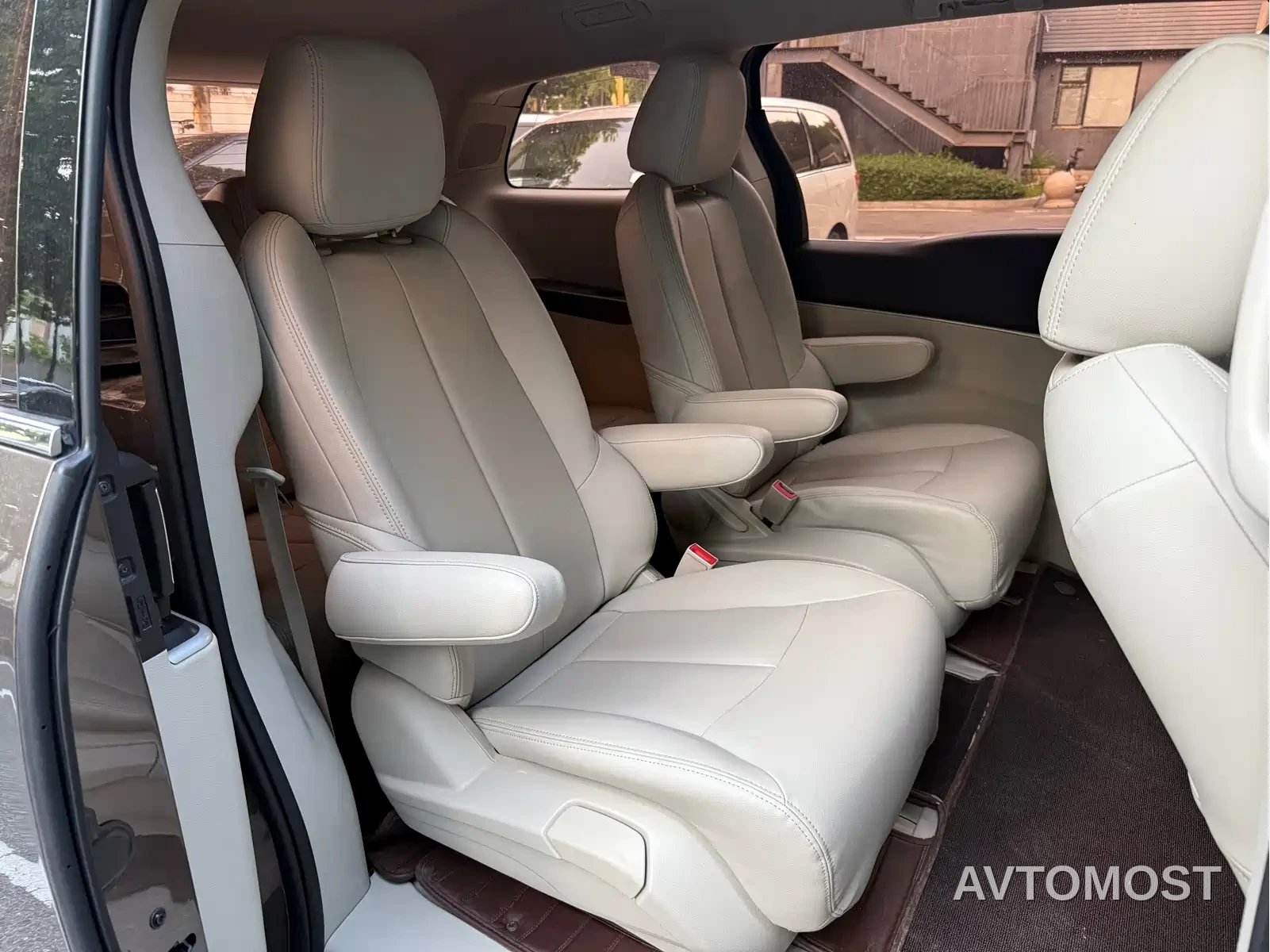 Buick GL8 2021 Land Business Class 652T Luxury — фото 18