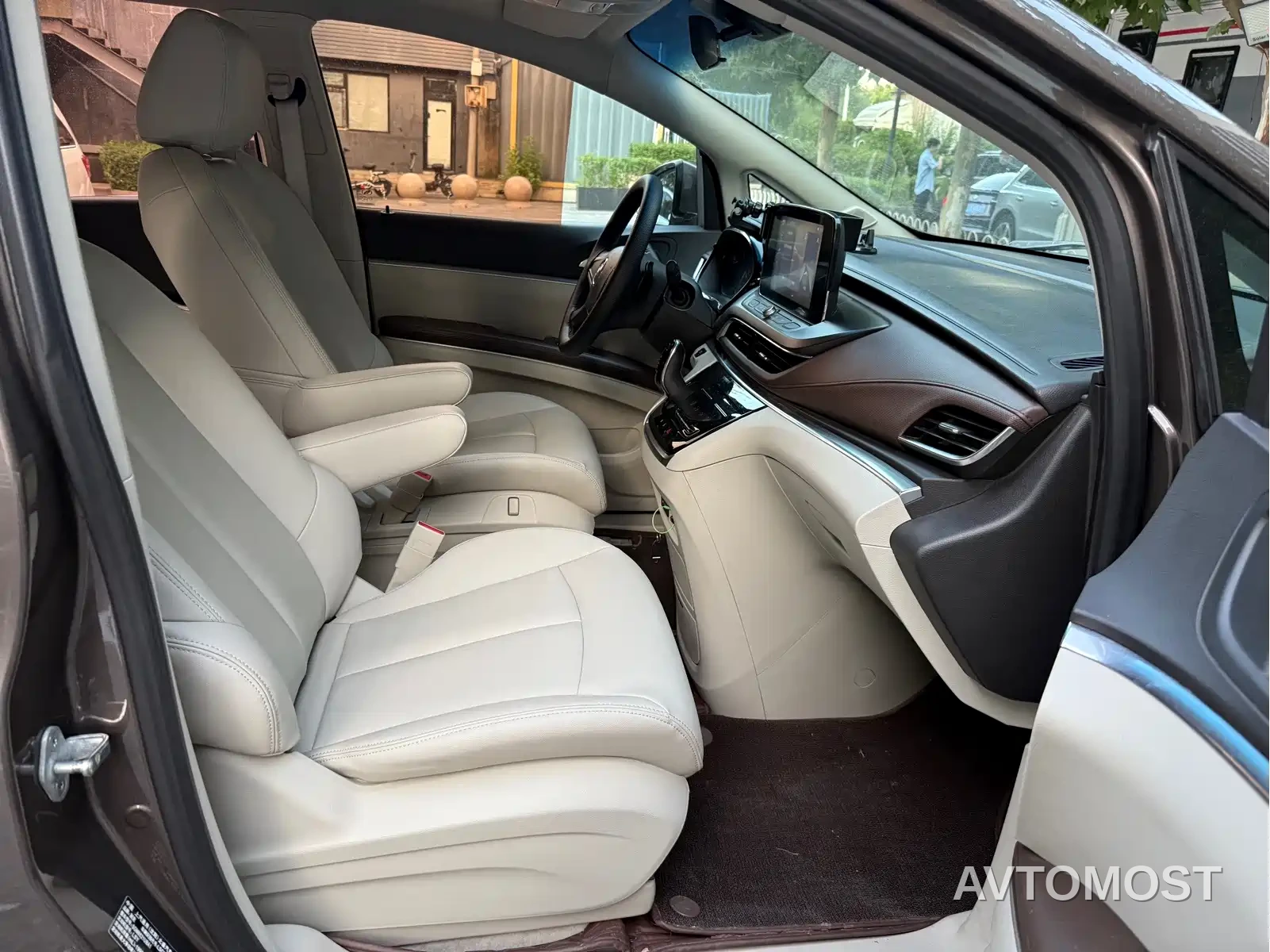 Buick GL8 2021 Land Business Class 652T Luxury — фото 19