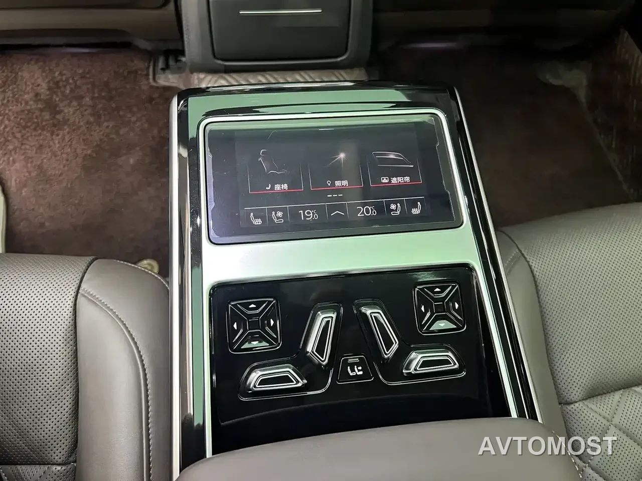 Audi A8 New Energy 2022 A8L 60 TFSIe quattro Collector's Edition — фото 7
