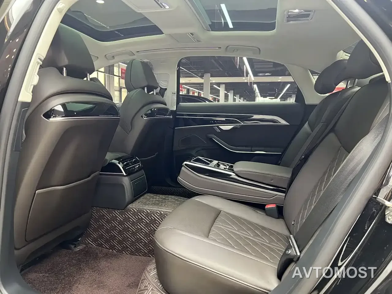 Audi A8 New Energy 2022 A8L 60 TFSIe quattro Collector's Edition — фото 9