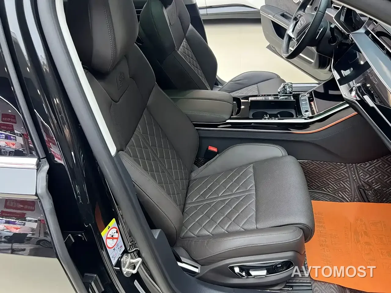 Audi A8 New Energy 2022 A8L 60 TFSIe quattro Collector's Edition — фото 12