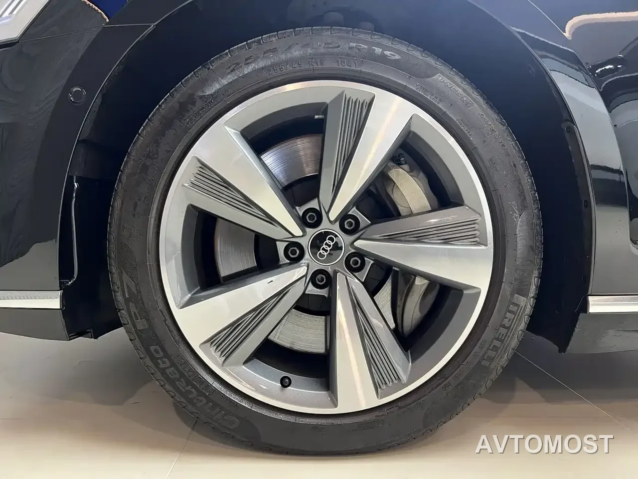 Audi A8 New Energy 2022 A8L 60 TFSIe quattro Collector's Edition — фото 18