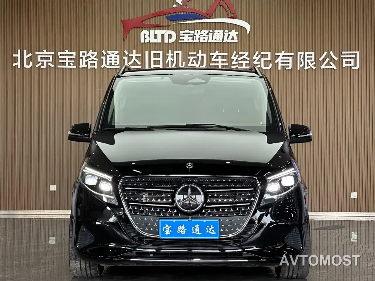 Mercedes-Benz V-Class 2024 V 300 L Long Wheelbase Premium — фото 2