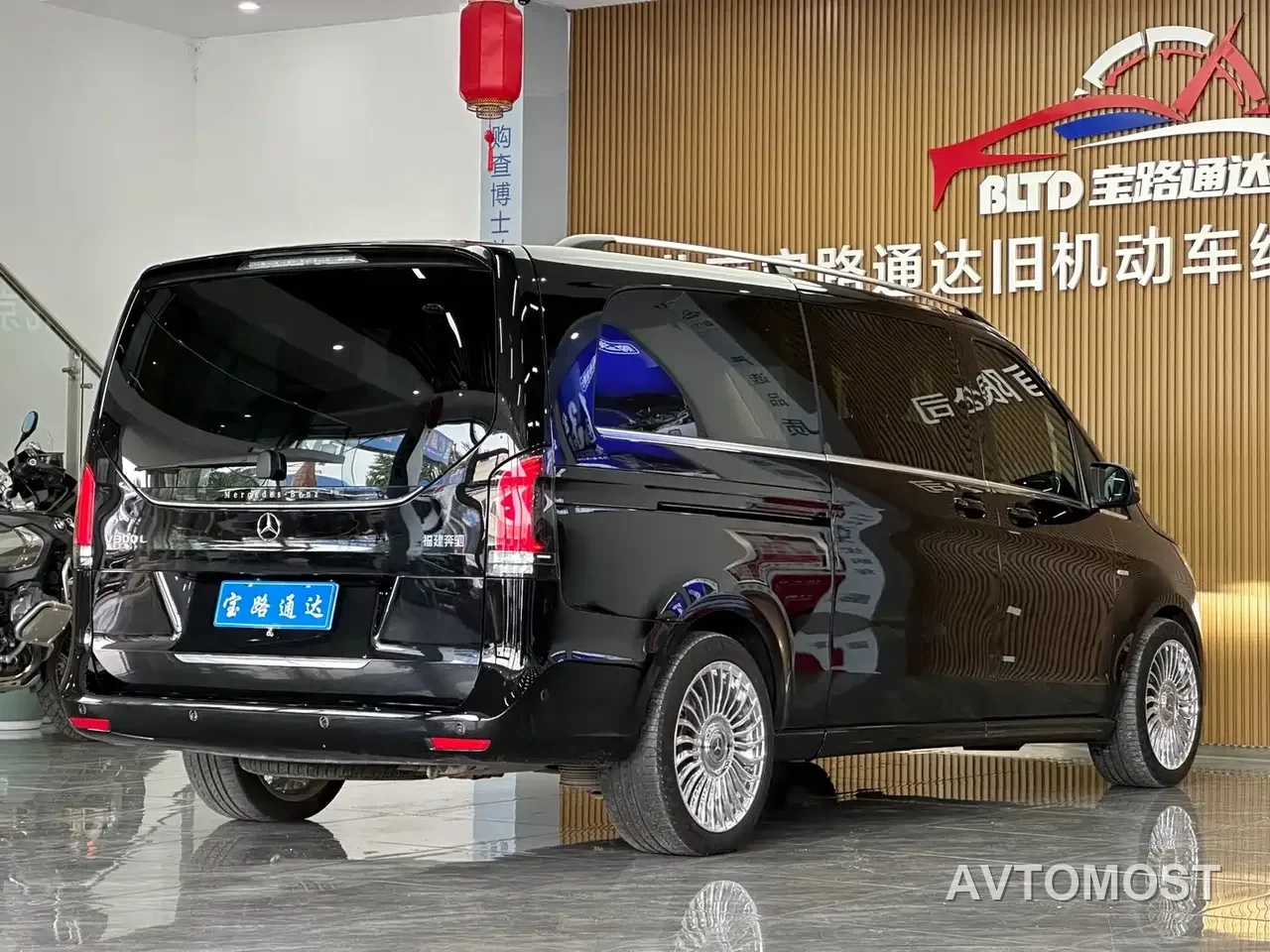 Mercedes-Benz V-Class 2024 V 300 L Long Wheelbase Premium — фото 6