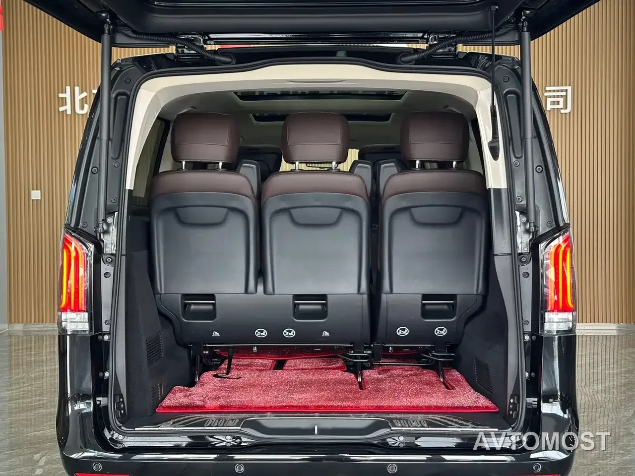 Mercedes-Benz V-Class 2024 V 300 L Long Wheelbase Premium — фото 16