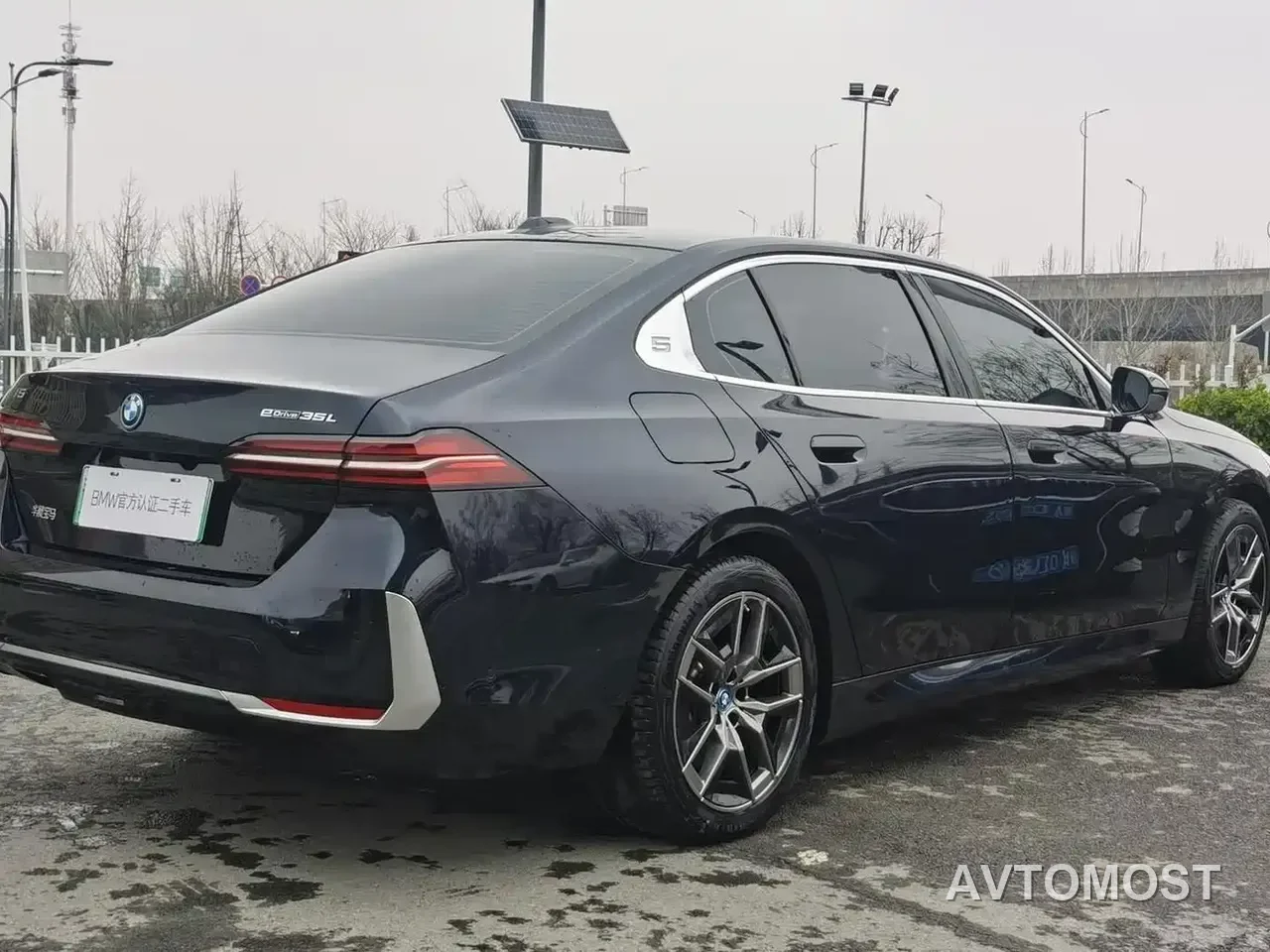 BMW i5 2024 eDrive 35L Luxury Package — фото 3
