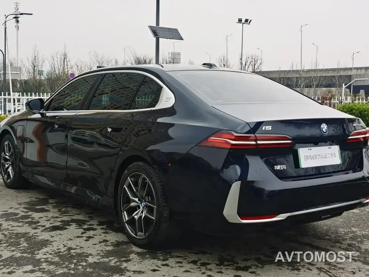 BMW i5 2024 eDrive 35L Luxury Package — фото 4