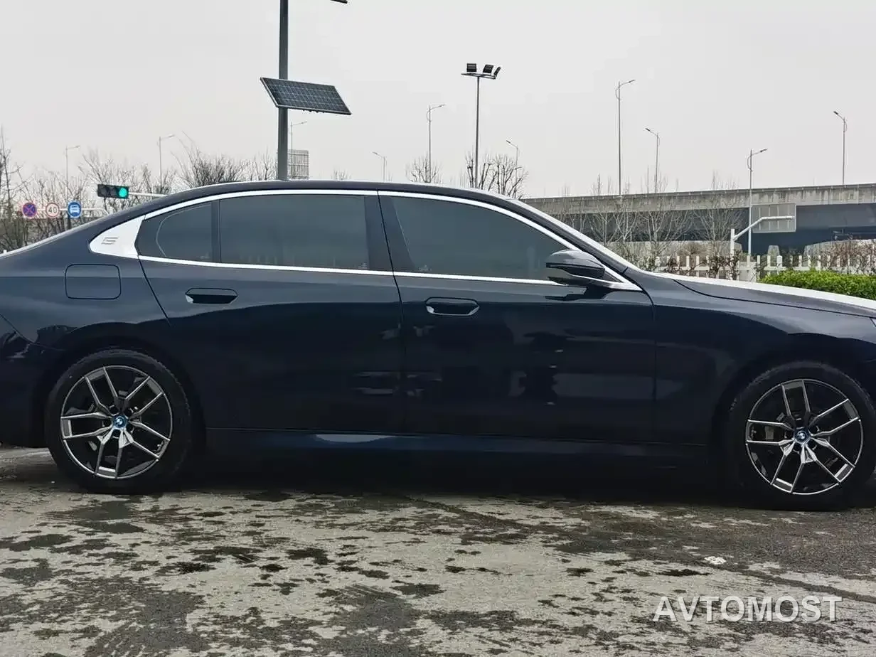 BMW i5 2024 eDrive 35L Luxury Package — фото 5