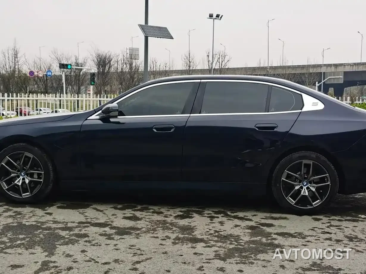 BMW i5 2024 eDrive 35L Luxury Package — фото 6