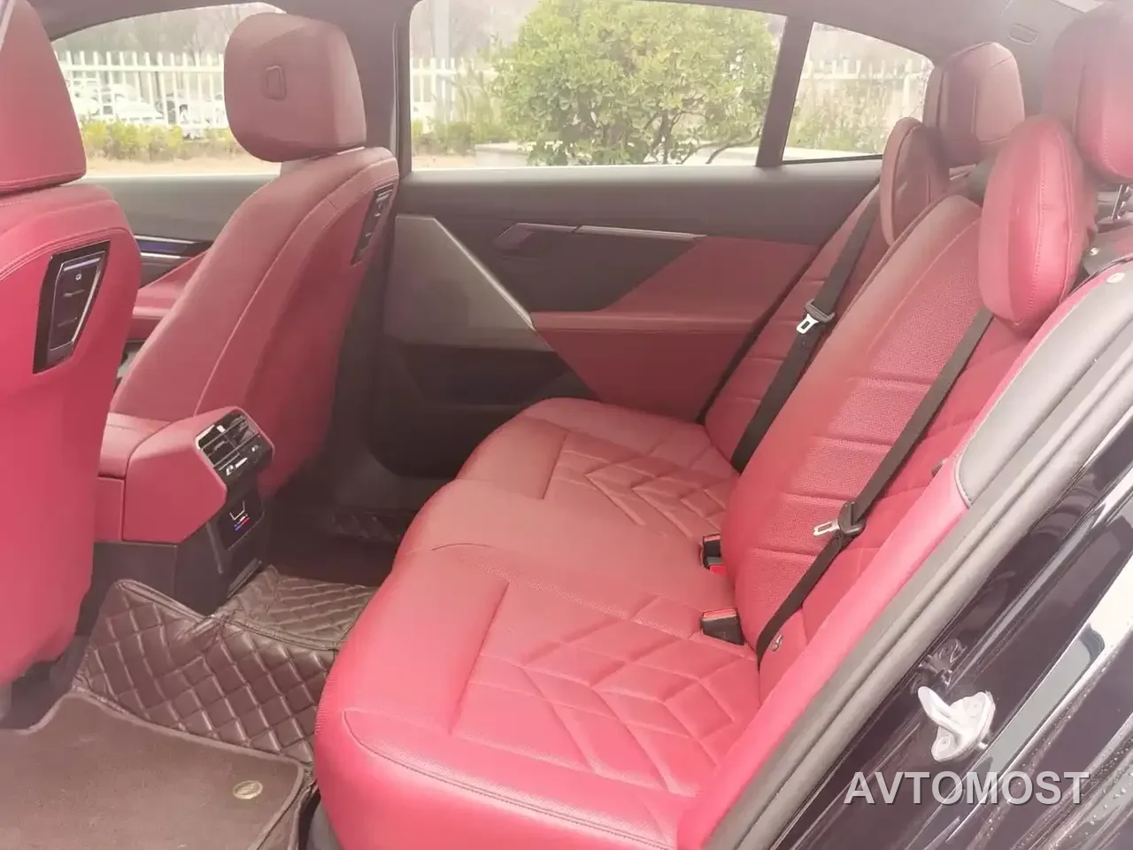 BMW i5 2024 eDrive 35L Luxury Package — фото 16
