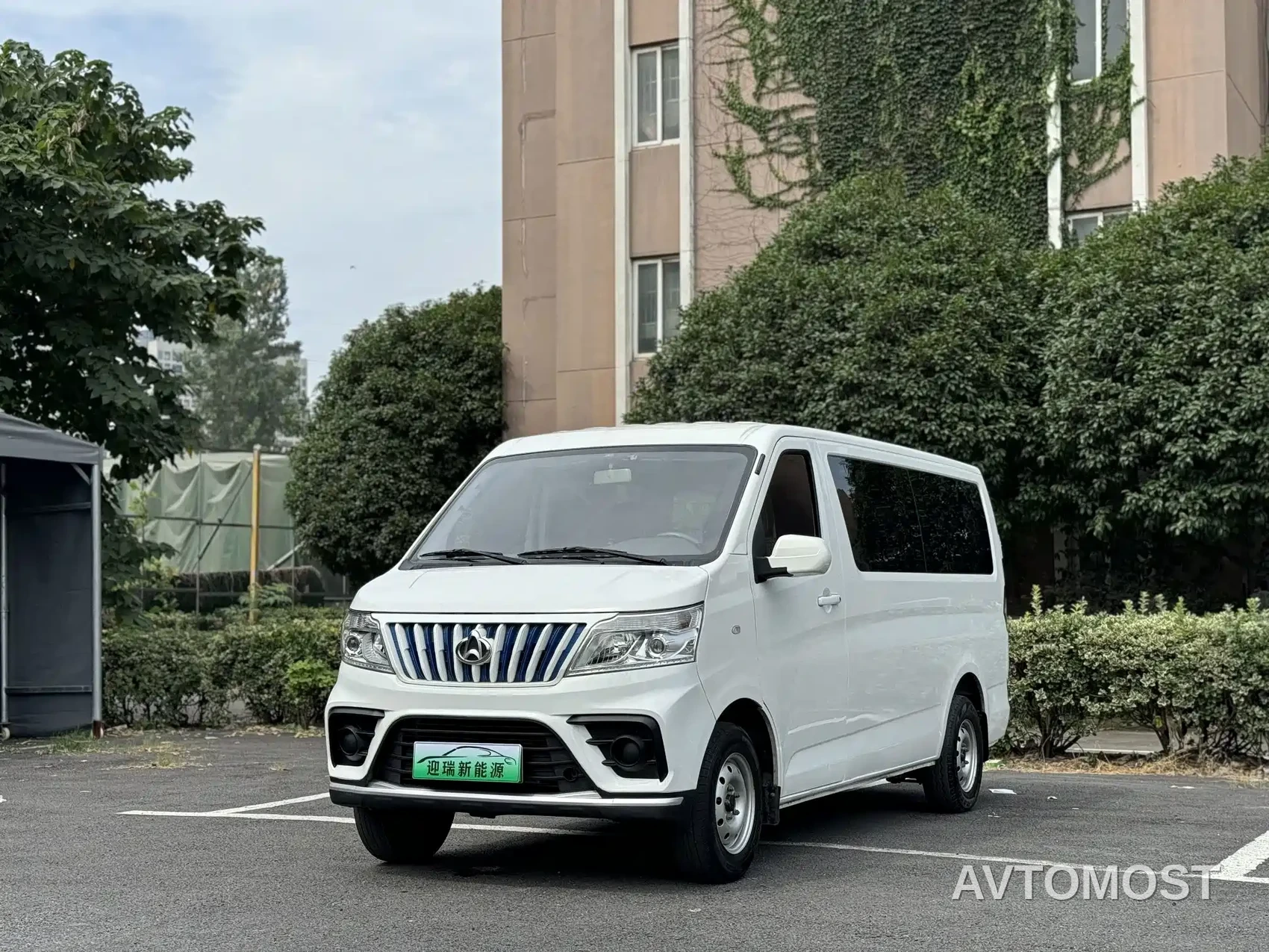 Changan Ruixing EM80 2024 Split-door Comfort 6 Seats 41.86kWh — фото 1