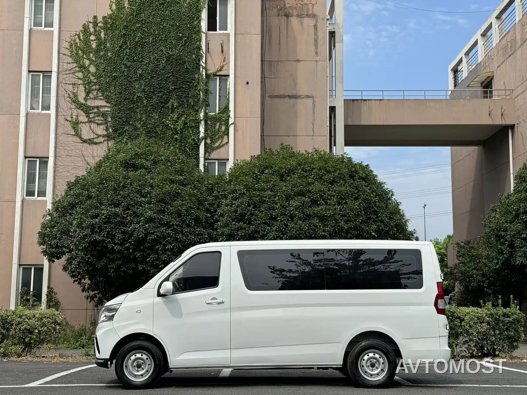 Changan Ruixing EM80 2024 Split-door Comfort 6 Seats 41.86kWh — фото 4