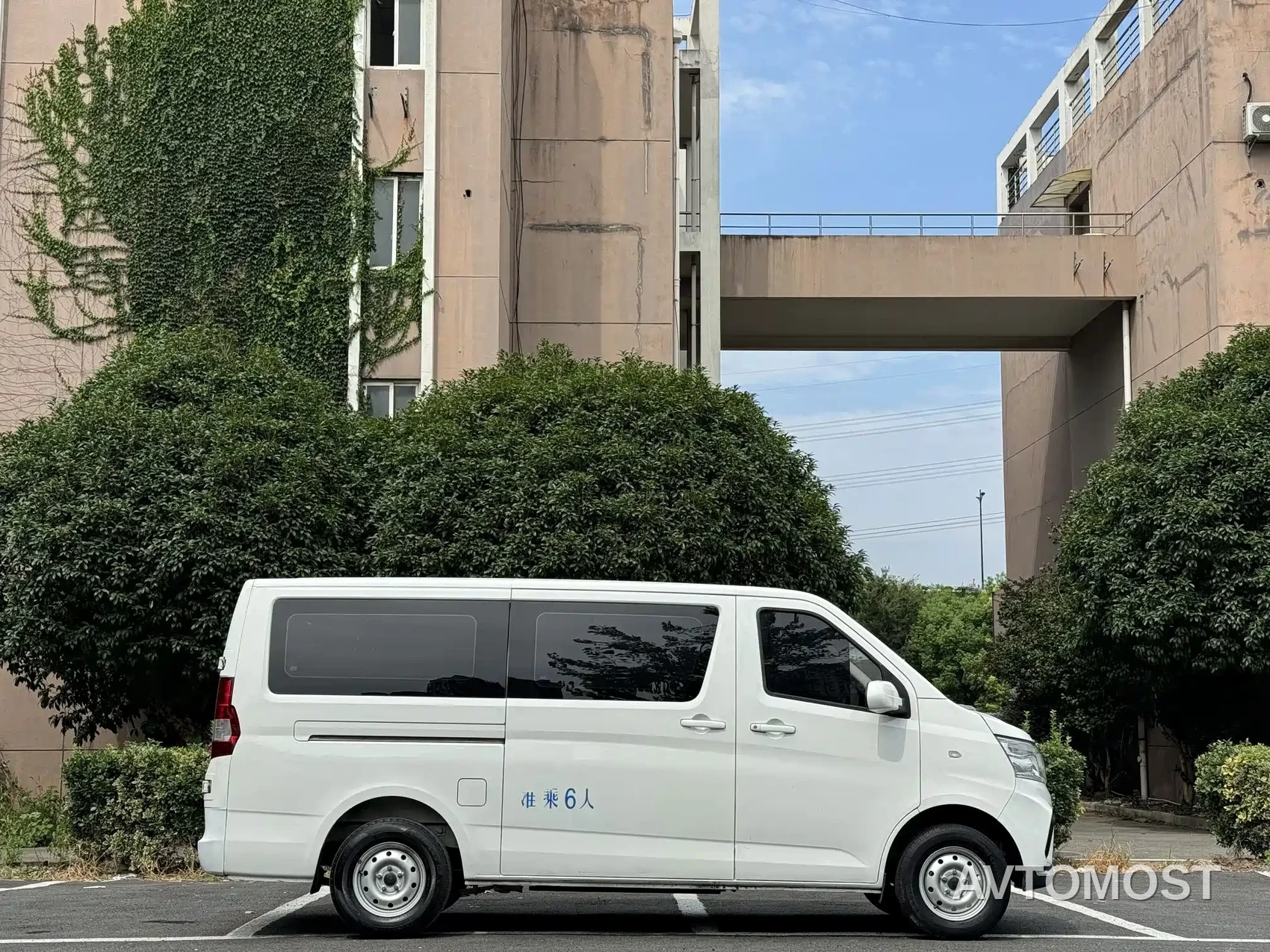 Changan Ruixing EM80 2024 Split-door Comfort 6 Seats 41.86kWh — фото 5