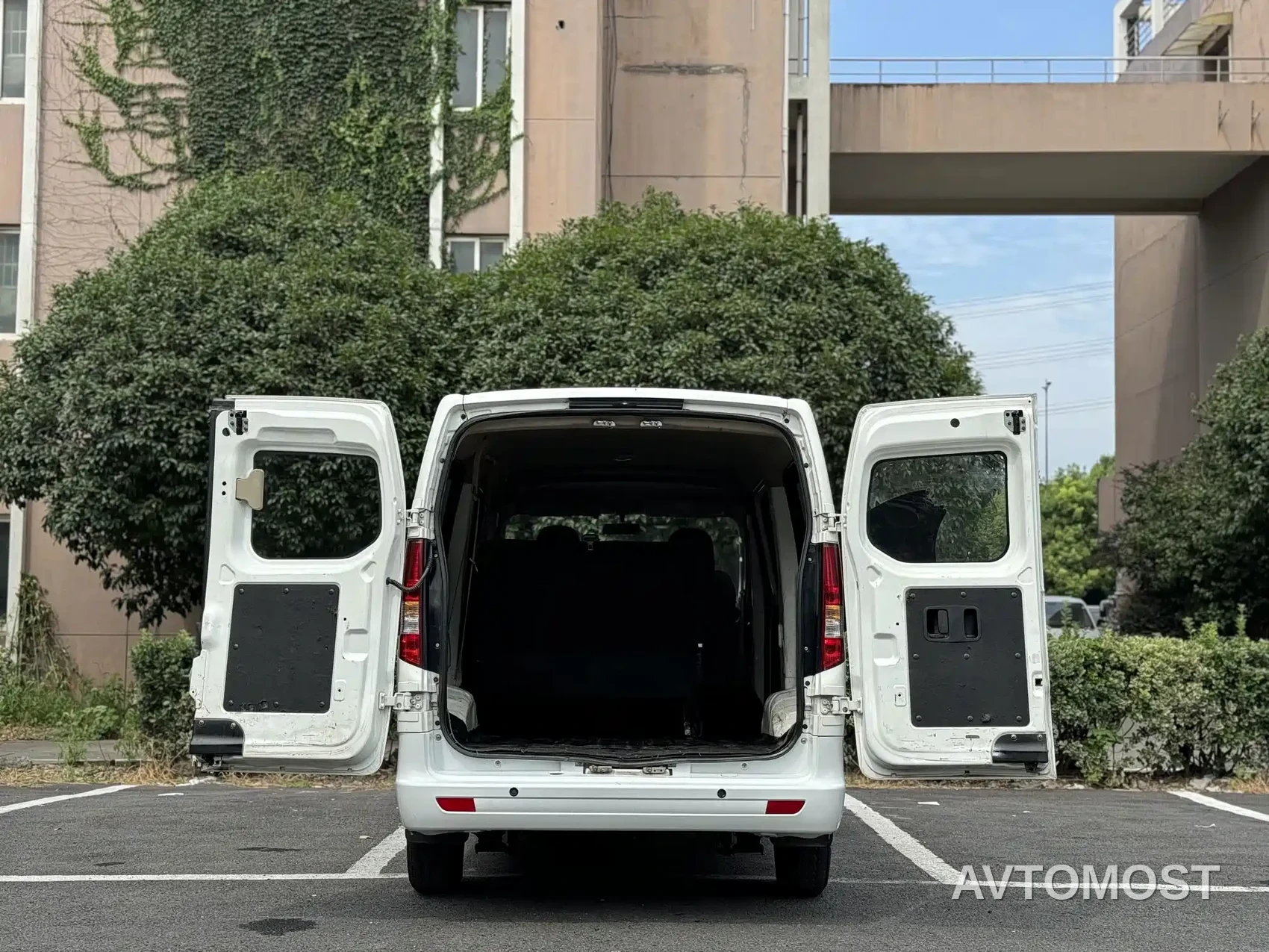 Changan Ruixing EM80 2024 Split-door Comfort 6 Seats 41.86kWh — фото 9