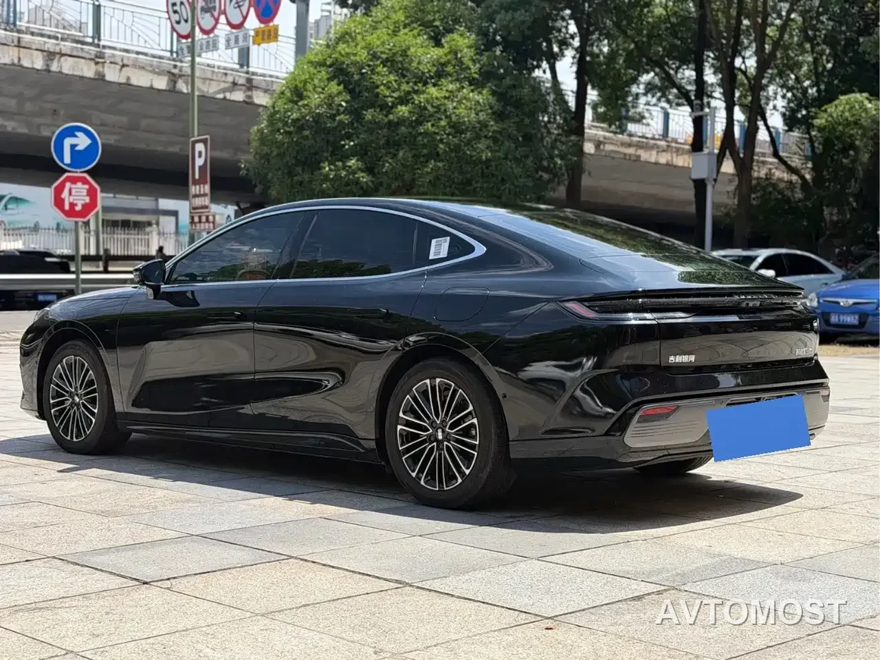 Geely Galaxy Xingyao 8 2025 130km EM-i Premium Edition — фото 7