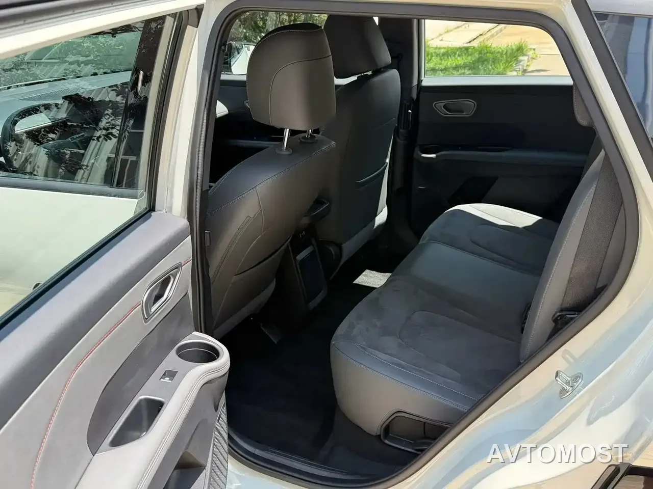 Hyundai ELEXIO 2025 Standard Range RWD — фото 4