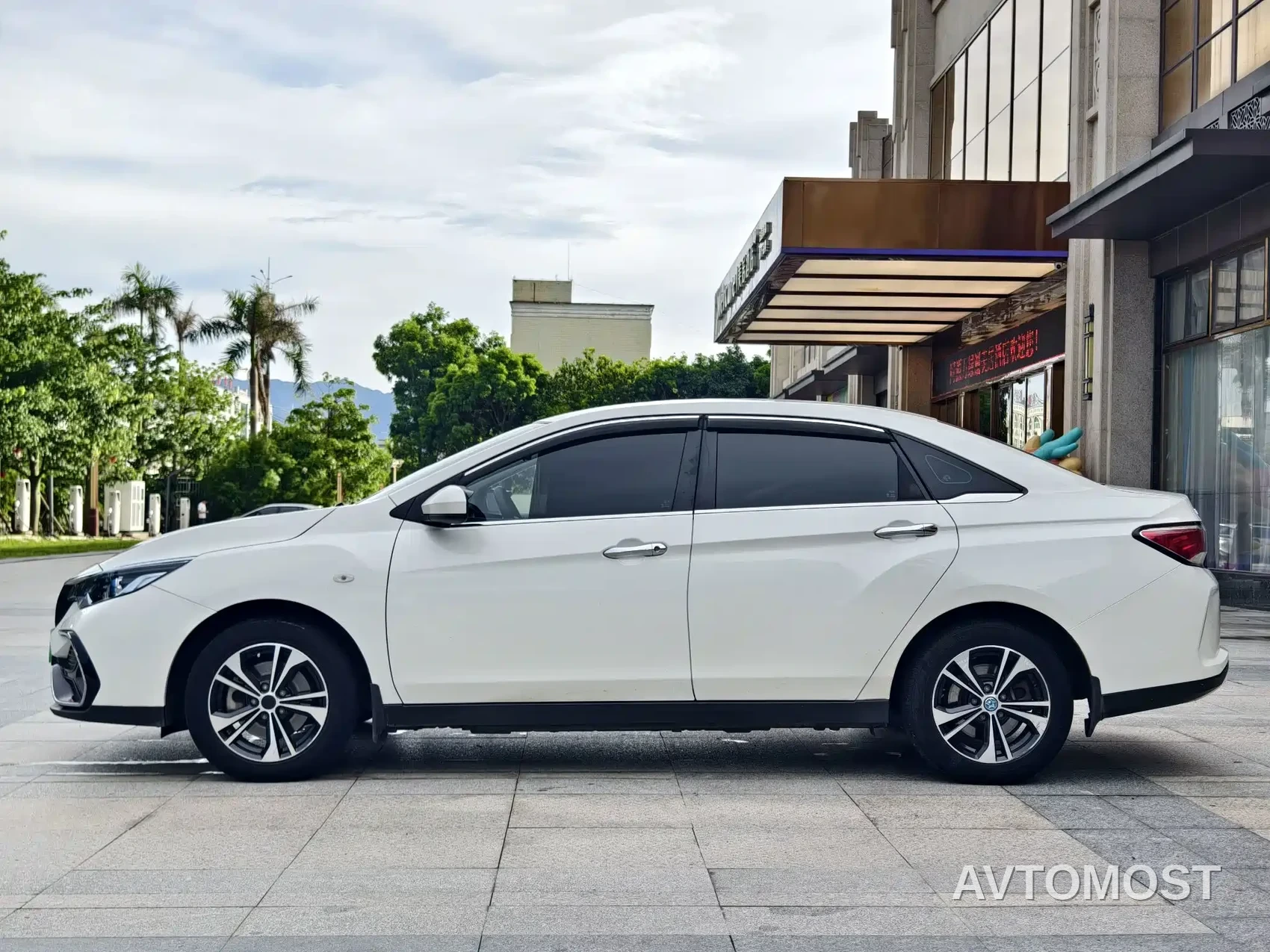 Venucia D60EV 2022 Standard Range Comfort Edition — фото 4