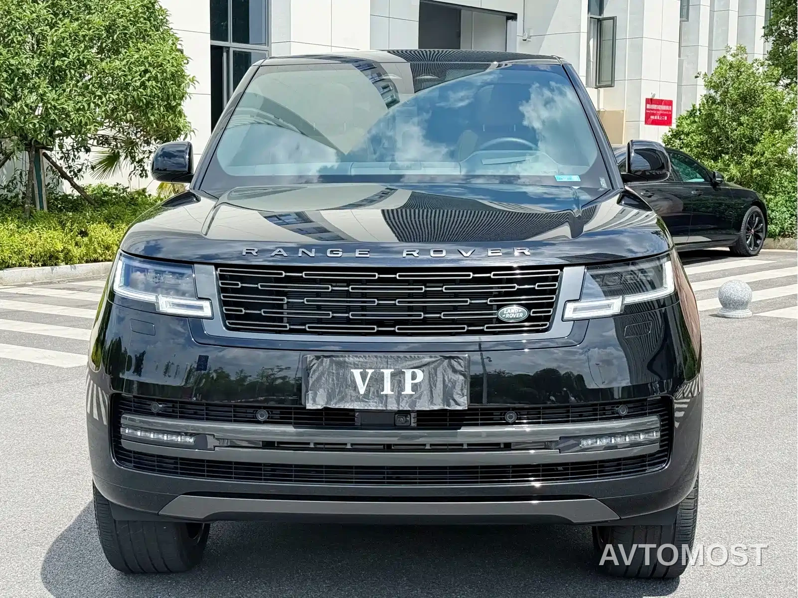 Land Rover Range Rover 2026 Model 3.0 L6 400PS SE Long Wheelbase Version — фото 2