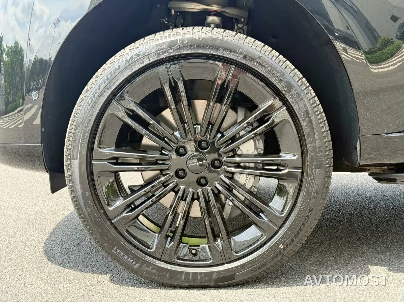 Land Rover Range Rover 2026 Model 3.0 L6 400PS SE Long Wheelbase Version — фото 5