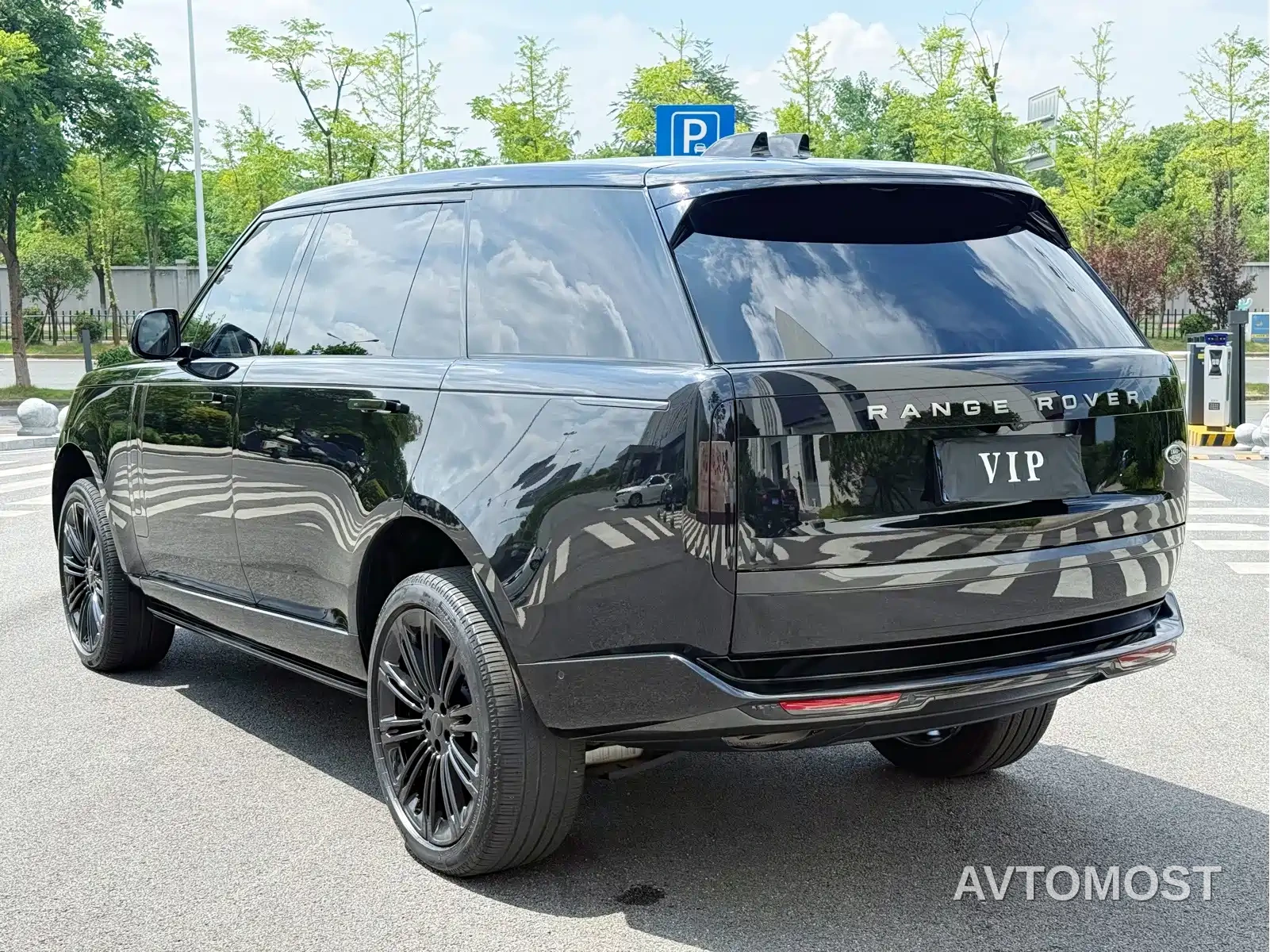 Land Rover Range Rover 2026 Model 3.0 L6 400PS SE Long Wheelbase Version — фото 6