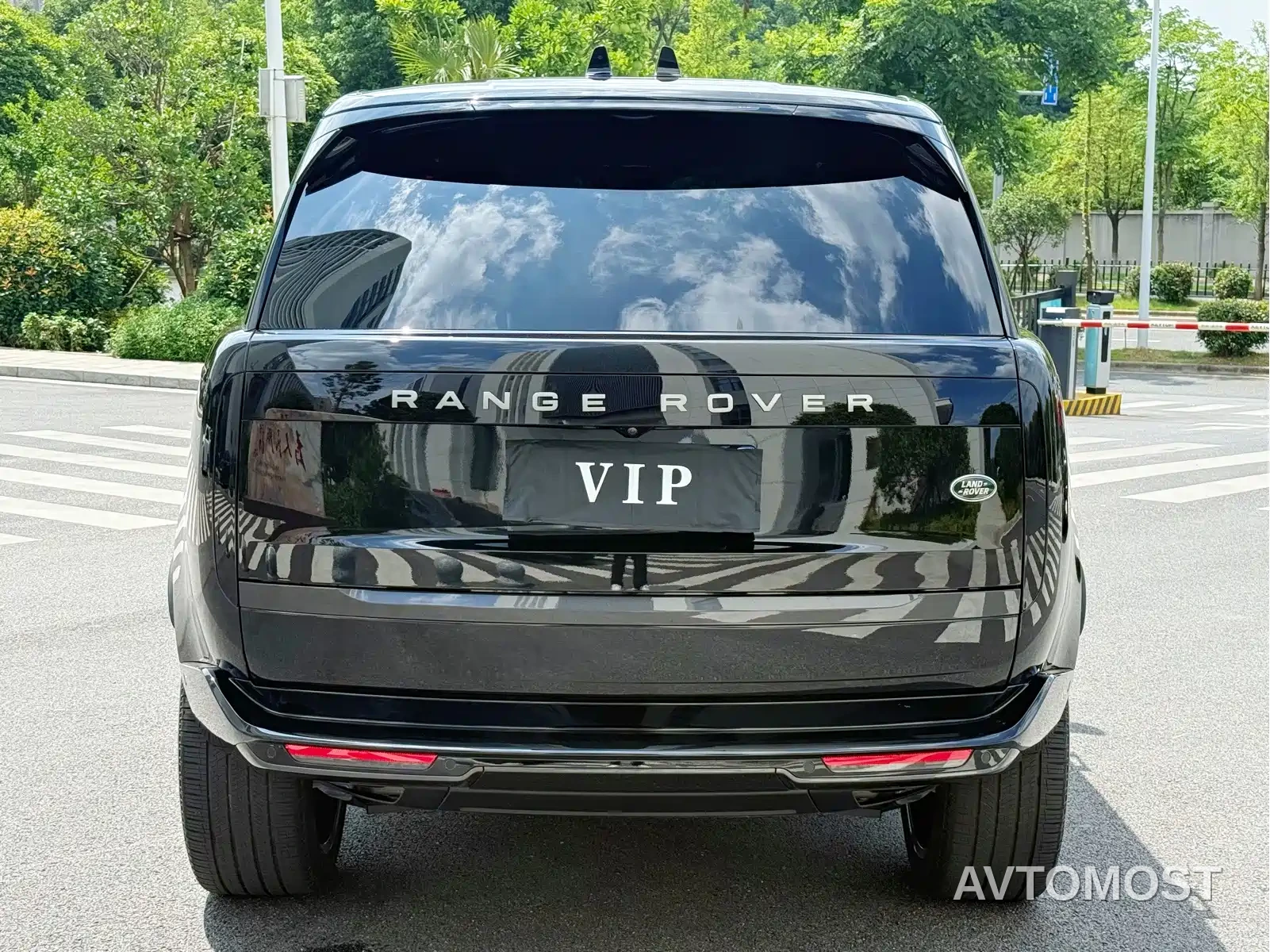 Land Rover Range Rover 2026 Model 3.0 L6 400PS SE Long Wheelbase Version — фото 7