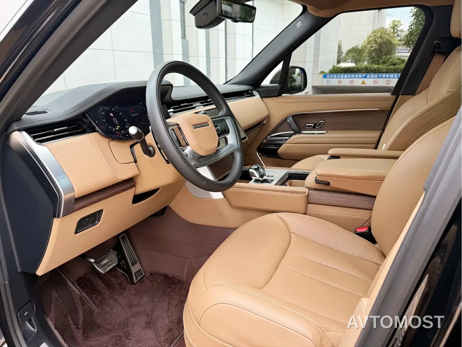 Land Rover Range Rover 2026 Model 3.0 L6 400PS SE Long Wheelbase Version — фото 9