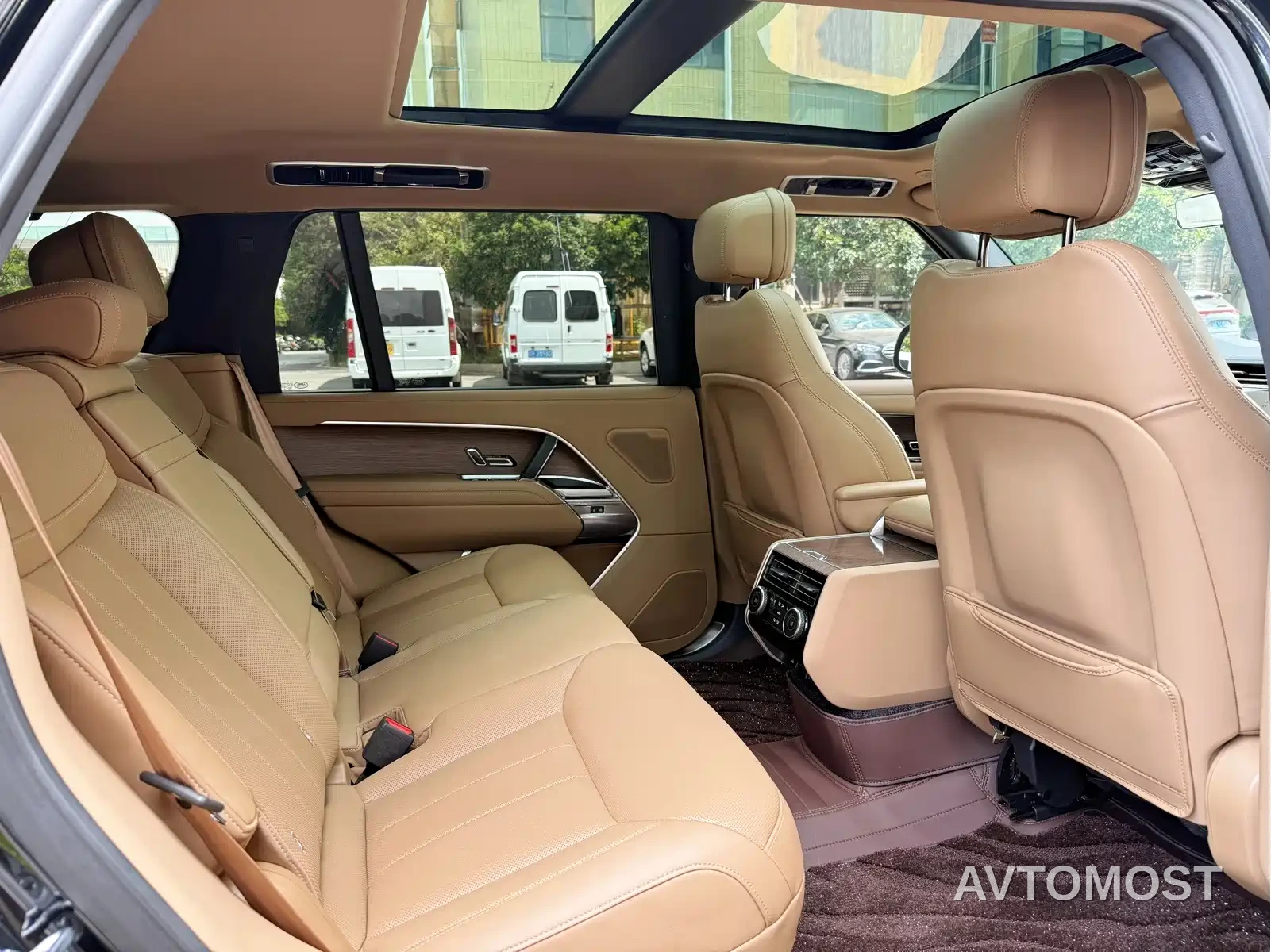 Land Rover Range Rover 2026 Model 3.0 L6 400PS SE Long Wheelbase Version — фото 11
