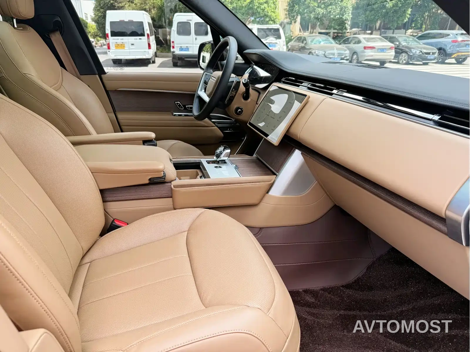 Land Rover Range Rover 2026 Model 3.0 L6 400PS SE Long Wheelbase Version — фото 12