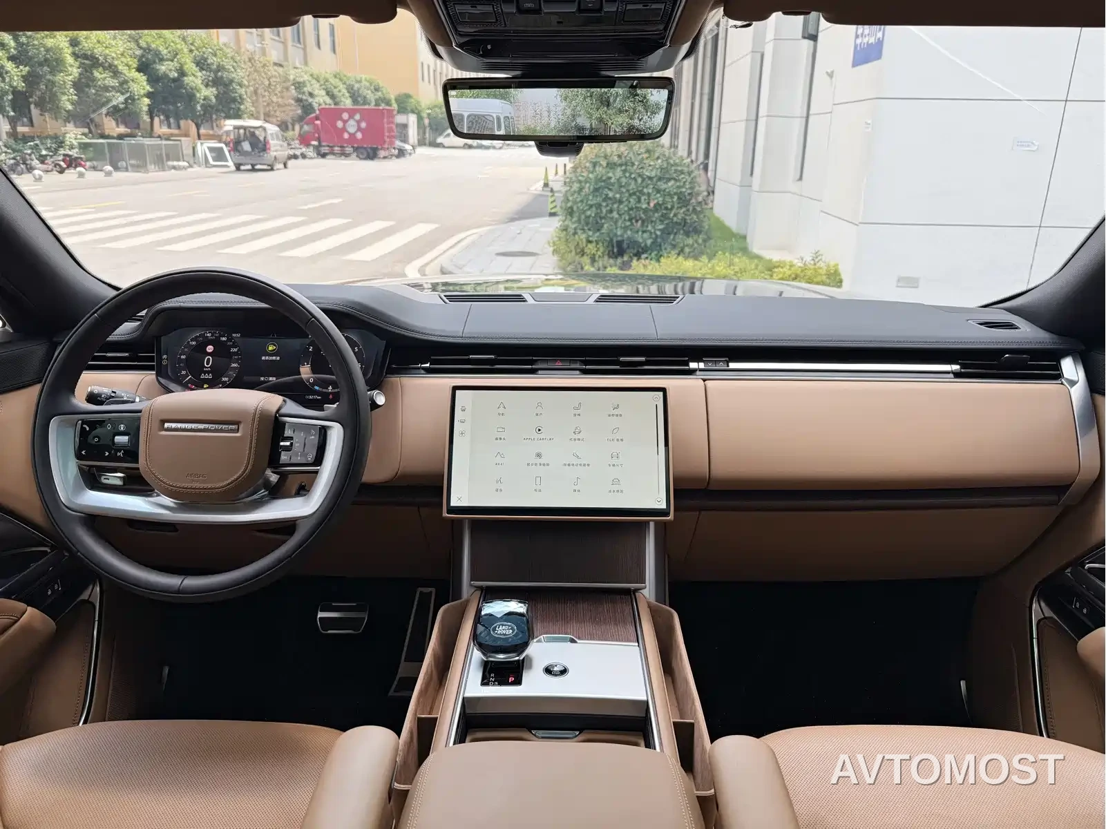 Land Rover Range Rover 2026 Model 3.0 L6 400PS SE Long Wheelbase Version — фото 13