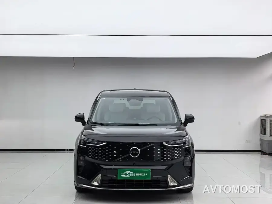 Volvo EM90 2025 Ultra Six-Seater