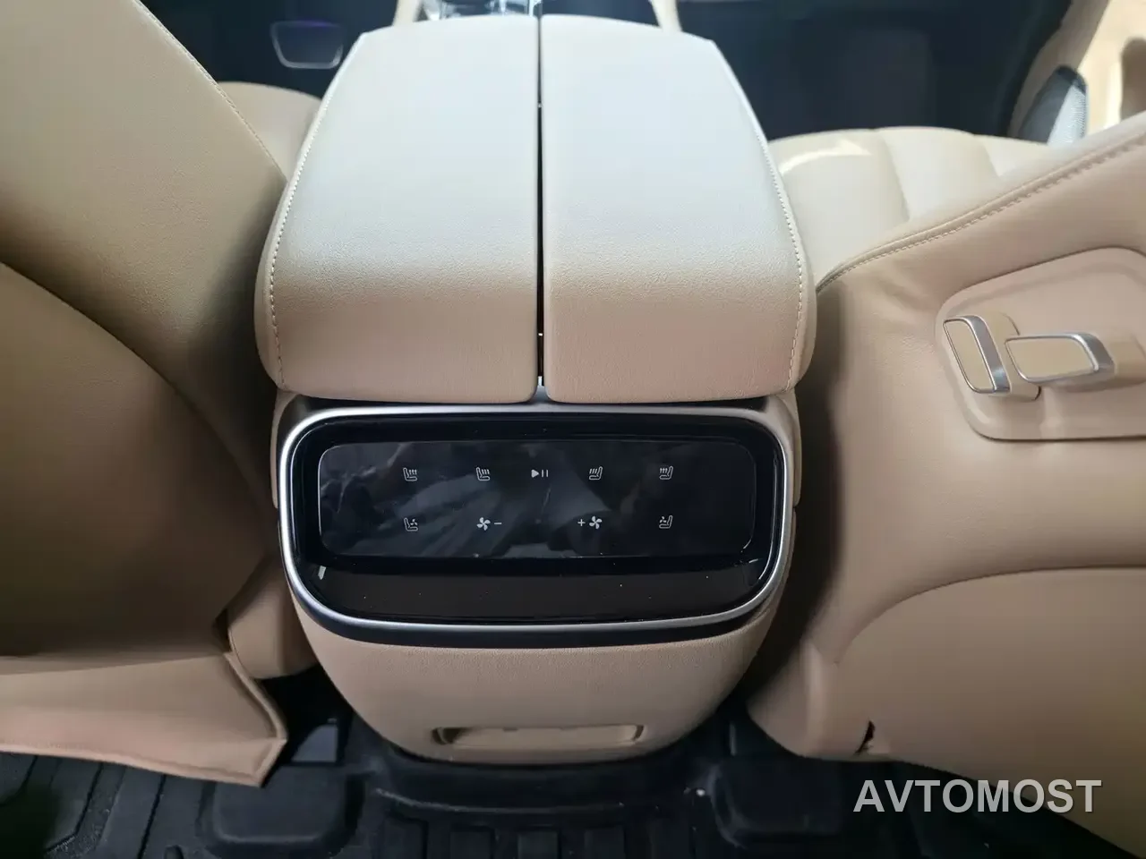 AITO M7 2022 1.5T RWD Comfort Edition — фото 21