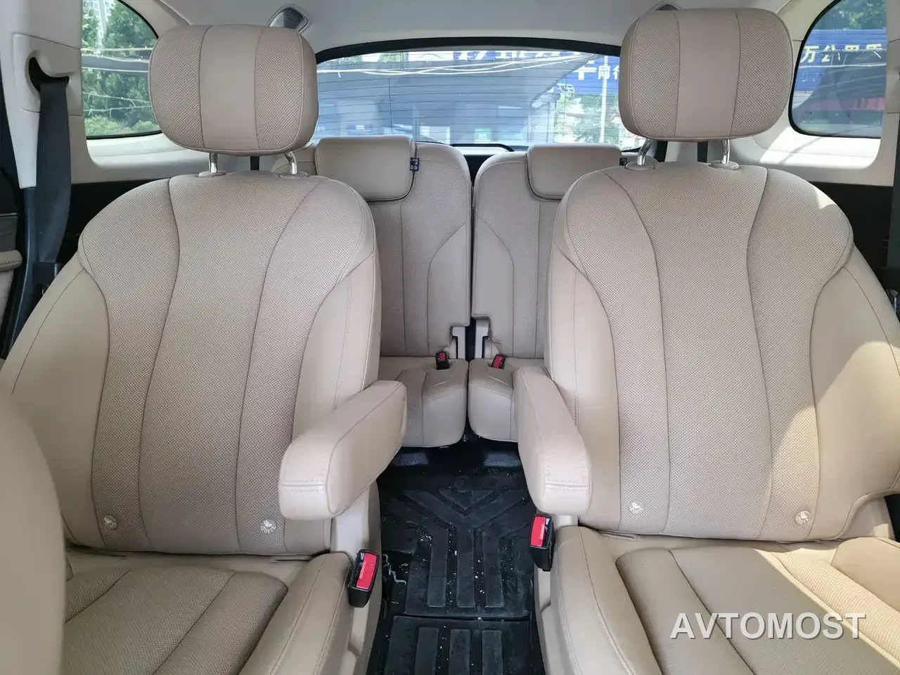 AITO M7 2022 1.5T RWD Comfort Edition — фото 11
