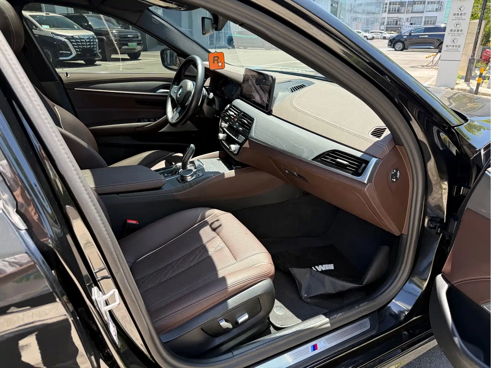 BMW 5 Series 2023 530Li Leading Luxury Package — фото 11