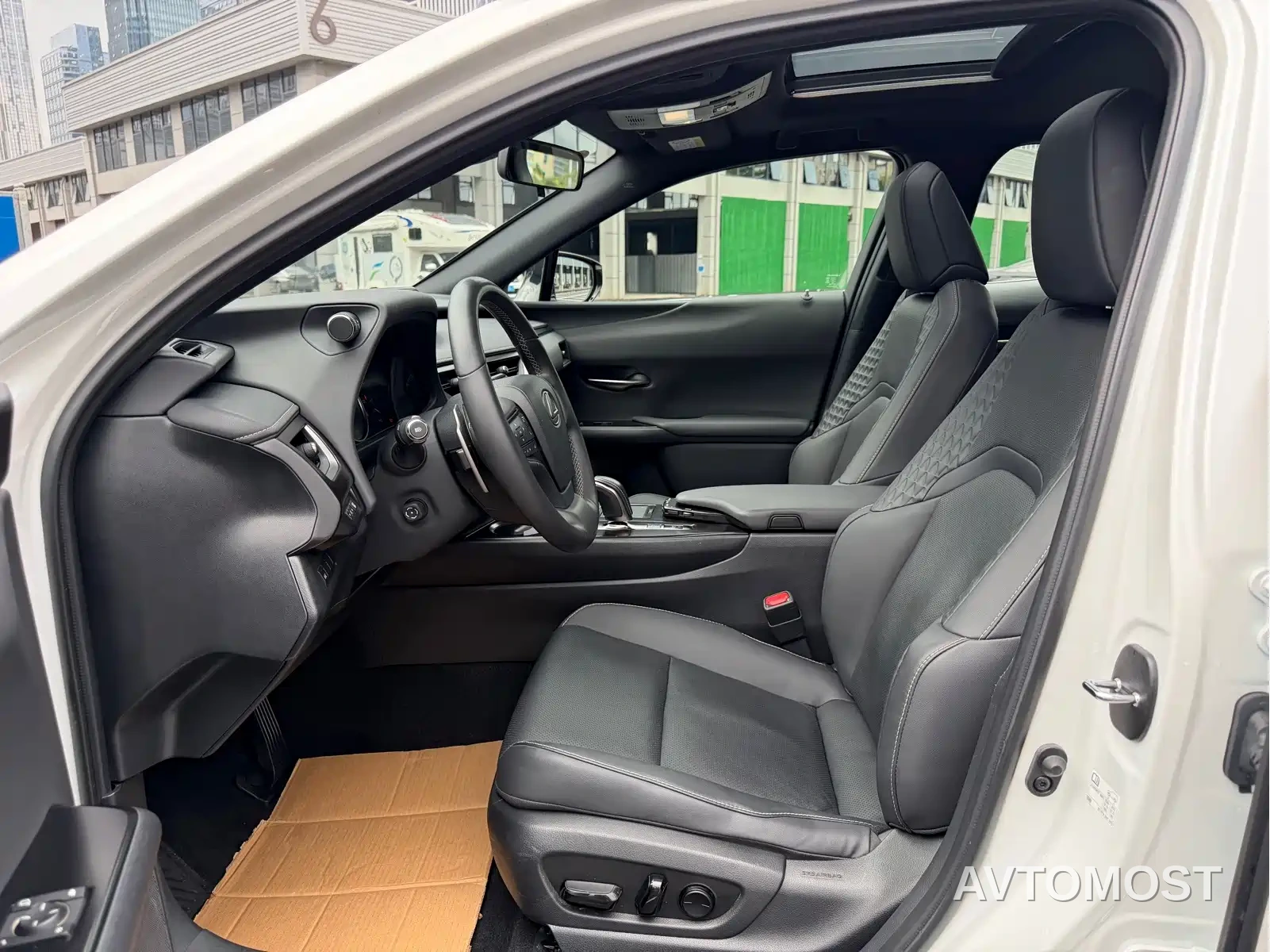 Lexus UX Electric 2020 300e Pure Yue Edition — фото 4