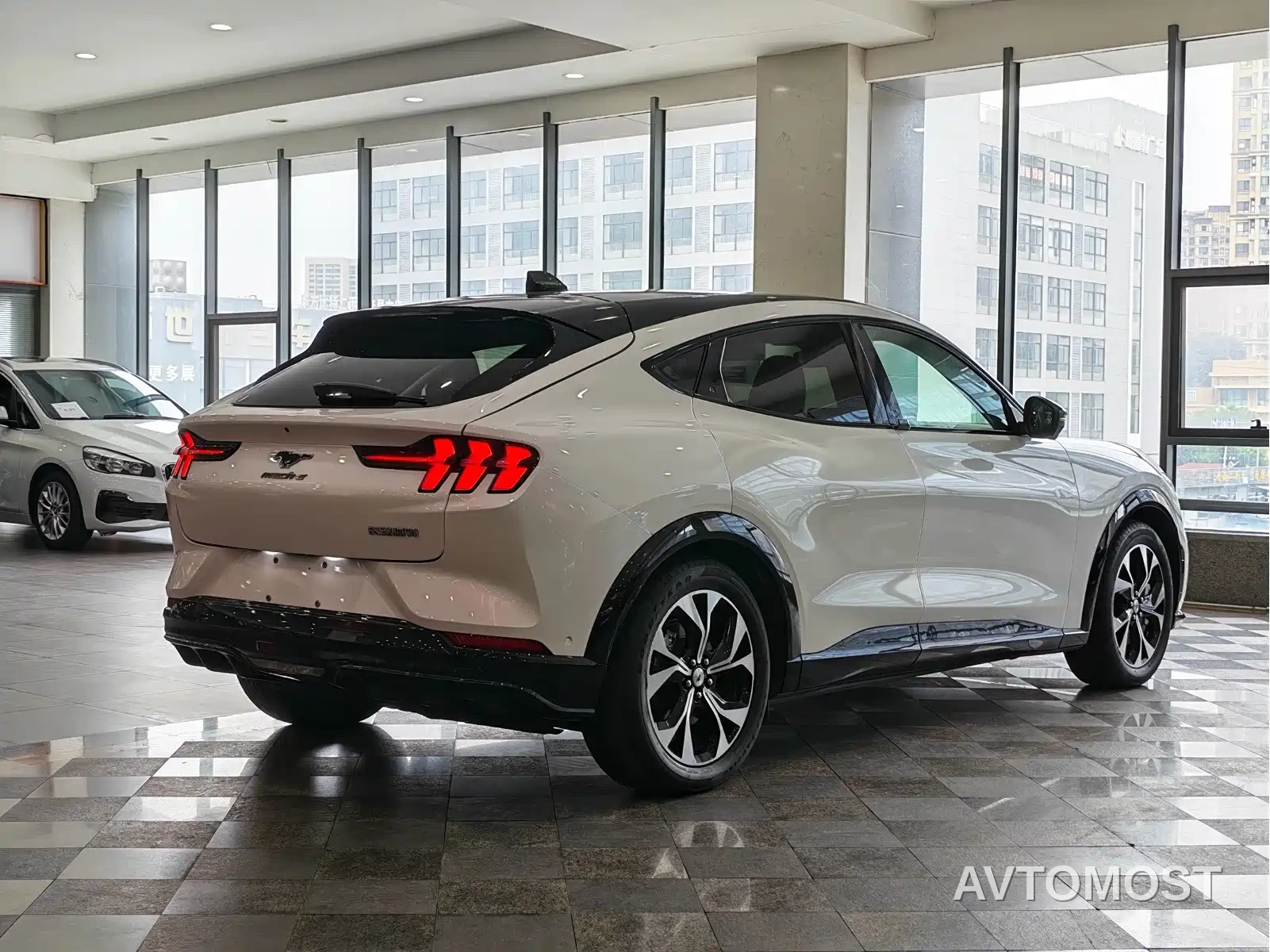 Ford Mustang Mach-E 2021 Boundless RWD Luxury (Long Range) — фото 12