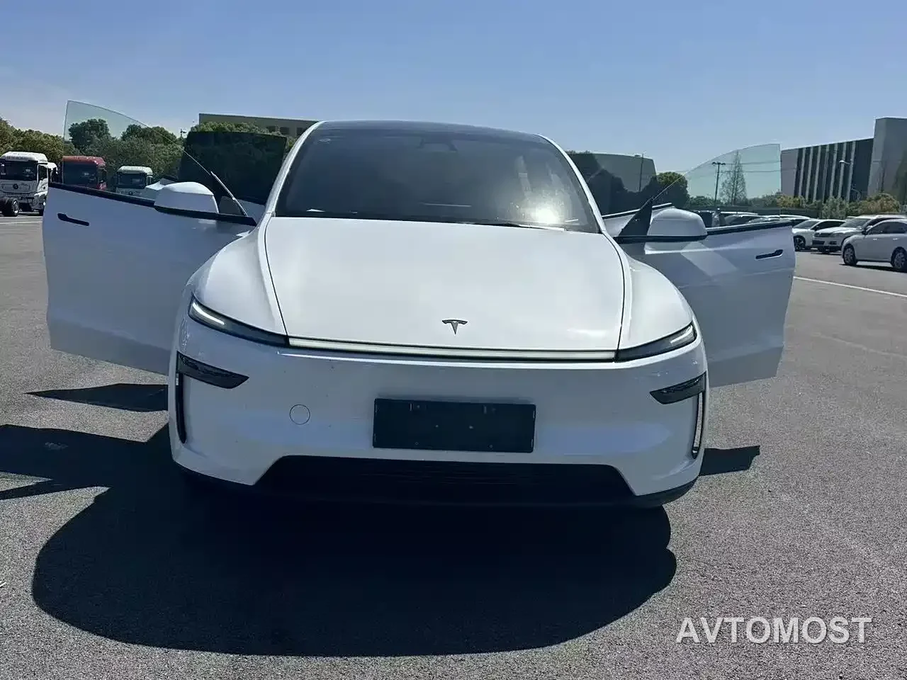 Tesla Model Y L 2025 Facelift Long Range AWD — фото 8